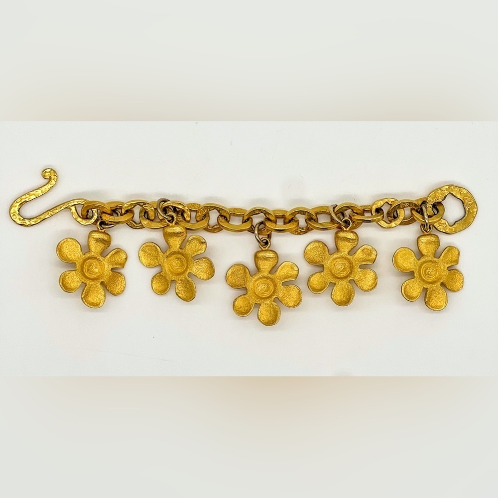 Vintage KARL LAGERFELD Gold Daisey Bracelet 6.25” - Picture 7 of 7